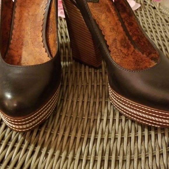 Lucky Brand Platforms - Picture 4 of 7